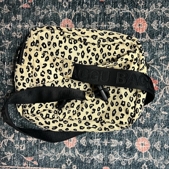 BAGGU Honey Leopard Fanny Pack - Picture 2 of 7